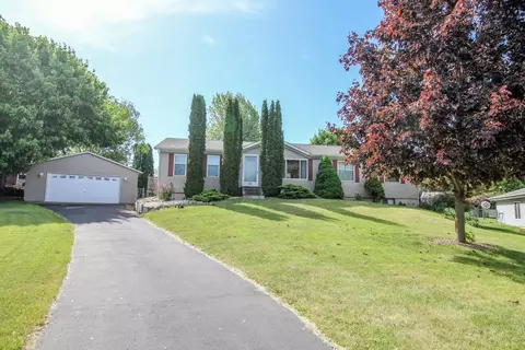 400 Oak Ridge Ct, Fort Atkinson, WI 53538