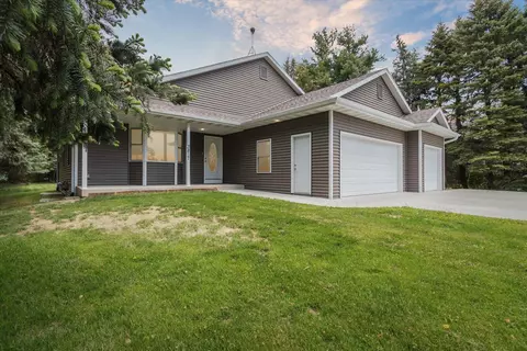 3817 E Rotamer Rd, Janesville, WI 53546