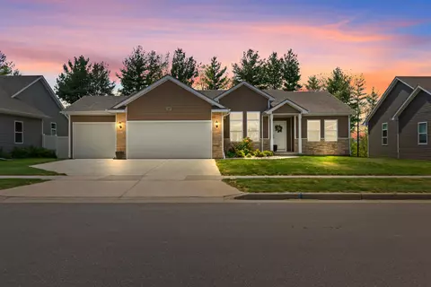 305 Tori Dr, Belleville, WI 53508