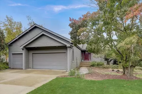 5760 Auburn Dr, Fitchburg, WI 53711