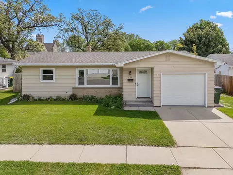 530 7th St, Prairie Du Sac, WI 53578