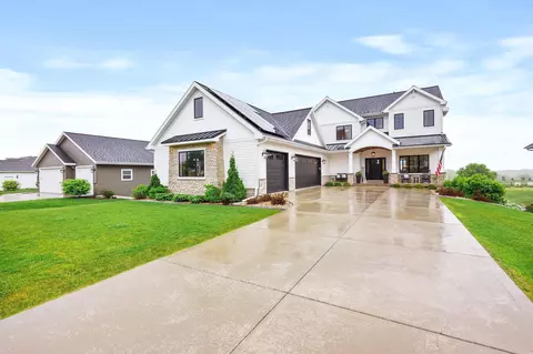 109 Glen View Rd, Mount Horeb, WI 53572