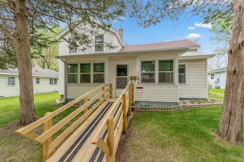 407 E Franklin St, Portage, WI 53901