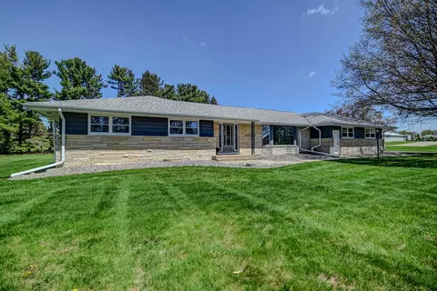 7628 W Mineral Point Rd, Verona, WI 53593