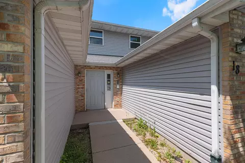18 Northridge Ter, Madison, WI 53704