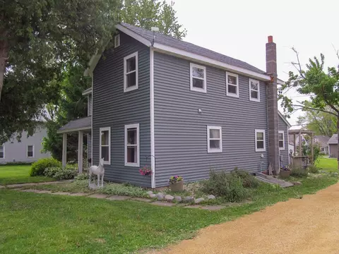 201 W Main St, Cobb, WI 53526
