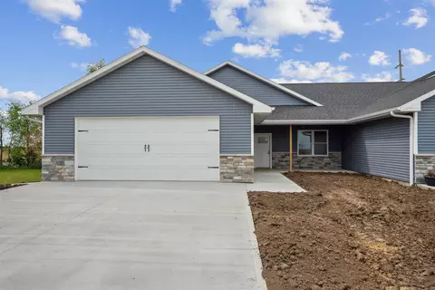 633 Pine St, Dickeyville, WI 53808