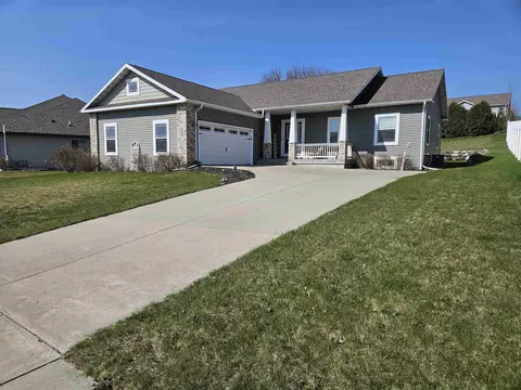 212 Chapel Hill Dr, Johnson Creek, WI 53038