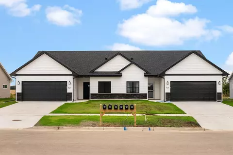 527 S 7th St, Evansville, WI 53536