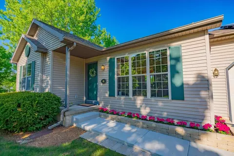 101 Terrace Ct, Mount Horeb, WI 53572