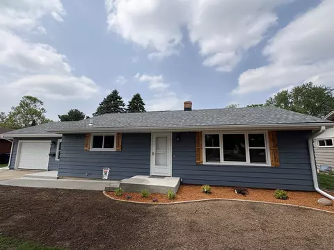 1829 E Memorial Dr, Janesville, WI 53545