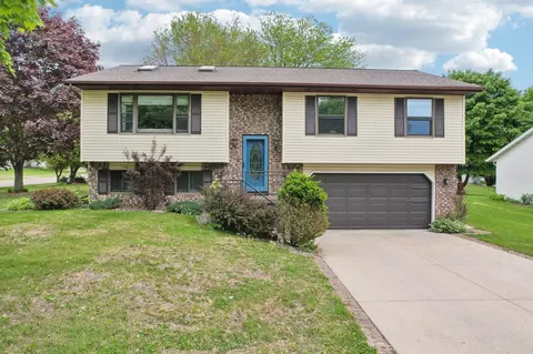 1902 Winfield Dr, Reedsburg, WI 53959