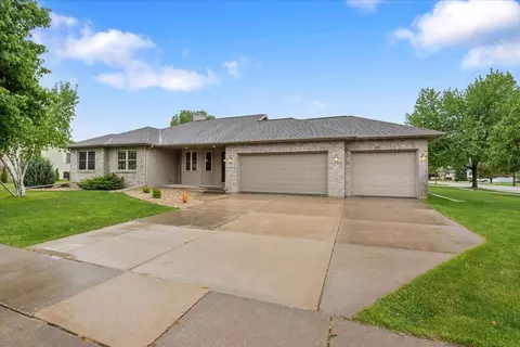 2101 Meadow Grn, Stoughton, WI 53589