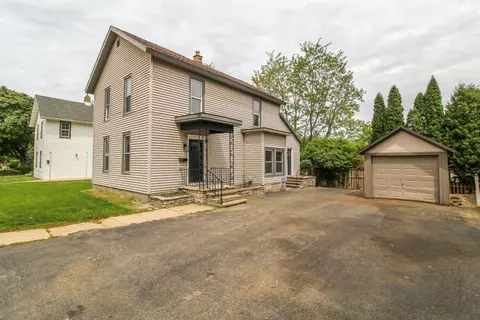 139 S Church St, Whitewater, WI 53190