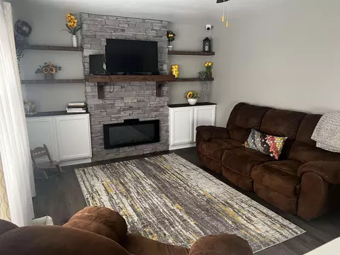 24 W Cottonwood Ln, Milton, WI 53563