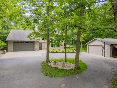 w6951 King Road, Poynette, WI 53955