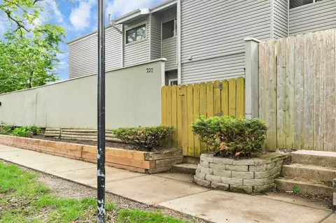 227 East Blf, Madison, WI 53704