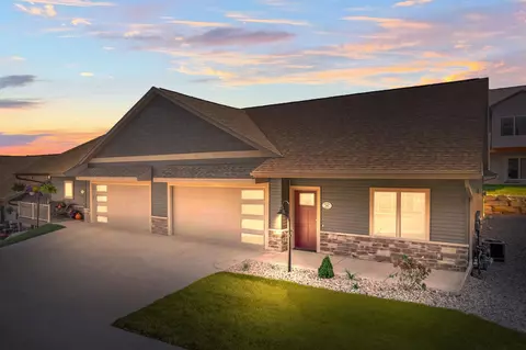 28 Sienna Hills Cir, Mount Horeb, WI 53572