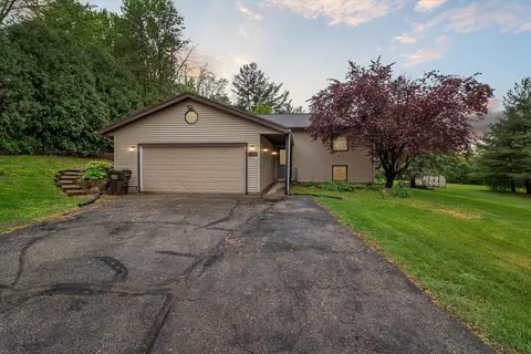 4348 E Tomahawk Ln, Janesville, WI 53546