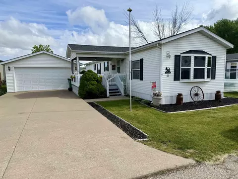 33150 Donna Dr, Prairie Du Chien, WI 53821