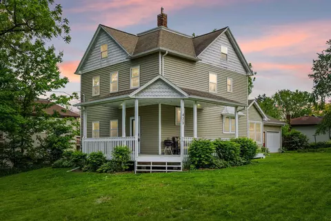 425 Rountree Ave, Platteville, WI 53818