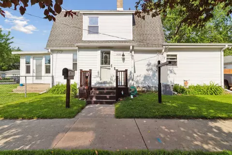 1423 Clark St, Janesville, WI 53545