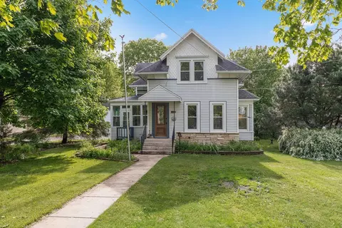 306 4th St, Prairie Du Sac, WI 53578