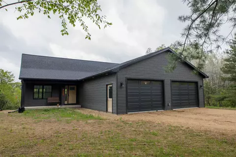 3195 1st Ln, Oxford, WI 53952