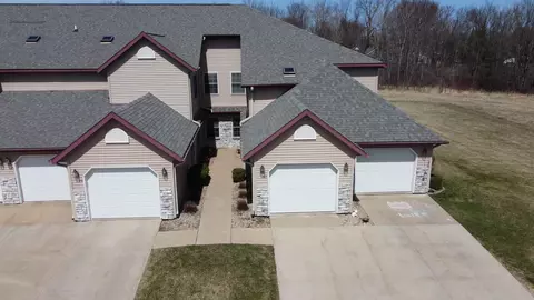 433 Eberlein Ct, Mauston, WI 53948