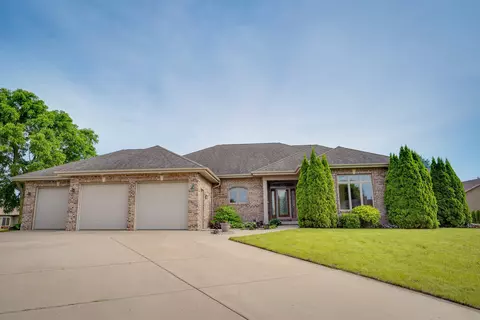 1720 Magnolia Ct, Sauk City, WI 53583
