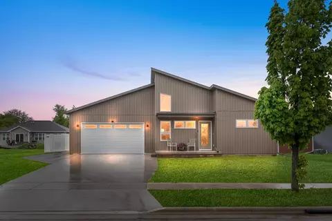 420 Sandmar Dr, Ripon, WI 54971 photo 1