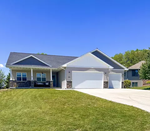 224 Clover Ln, Janesville, WI 53548