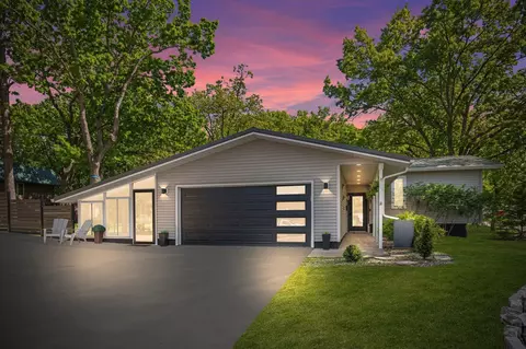 2405 Woodcrest Dr, Portage, WI 53901