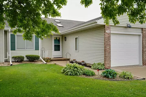 741 Kensington Sq, Stoughton, WI 53589
