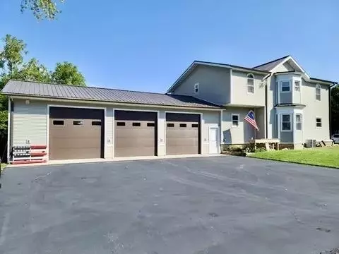 121 Mary St, Cambria, WI 53923