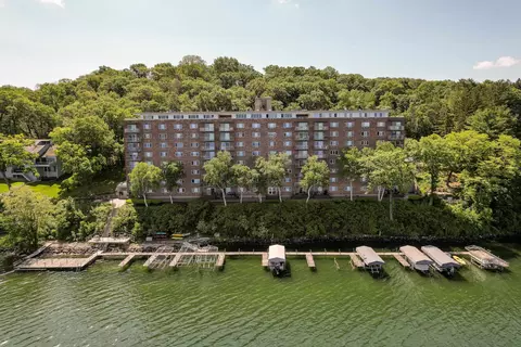 3100 Lake Mendota Dr #602, Madison, WI 53705