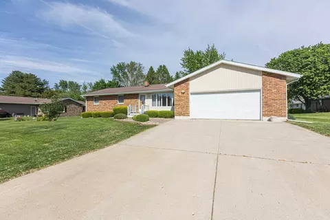 714 S Randolph St, Cuba City, WI 53807