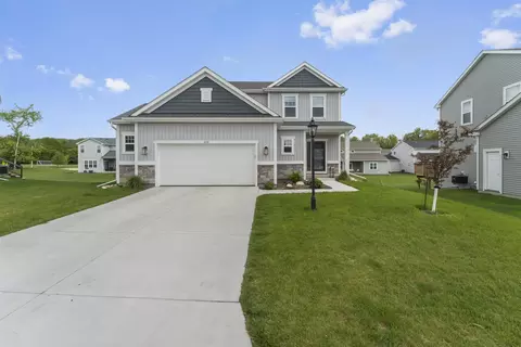 608 Cherry Ct, Hartland, WI 53029