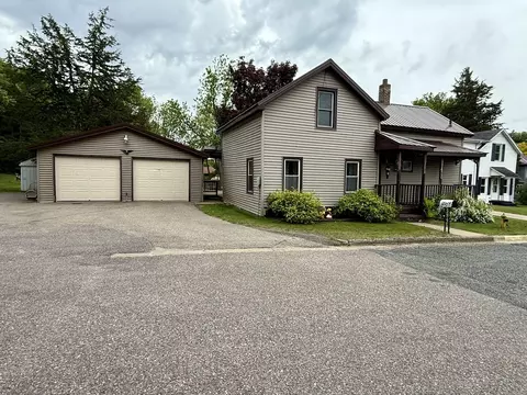 105 Cliff St, Camp Douglas, WI 54618