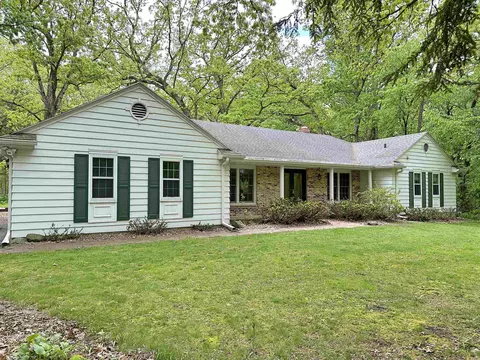 3541 W Rollingwood Dr, Janesville, WI 53545
