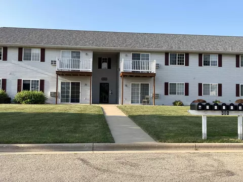 360 Sunset Rd #7, Columbus, WI 53925