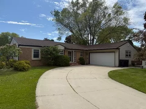 1035 Harmony Cir, Janesville, WI 53545