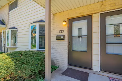 132 Lakewood Gardens Ln #132, Madison, WI 53704