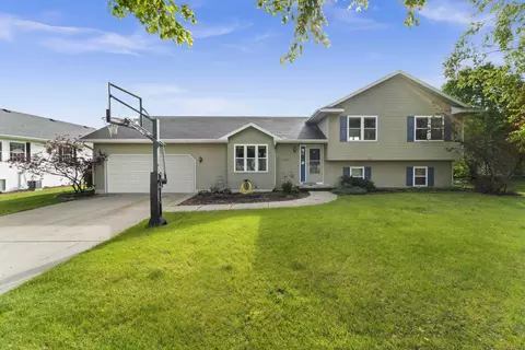 1032 Columbia Dr, Poynette, WI 53955