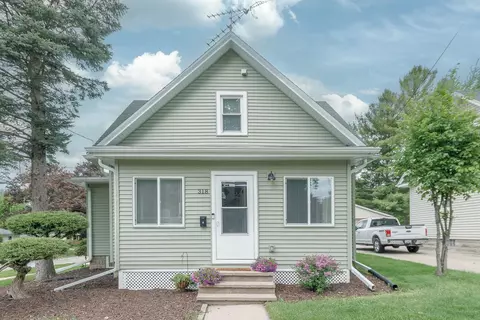 318 W Burnett St, Beaver Dam, WI 53916