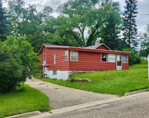 418 S Pine St, Janesville, WI 53548