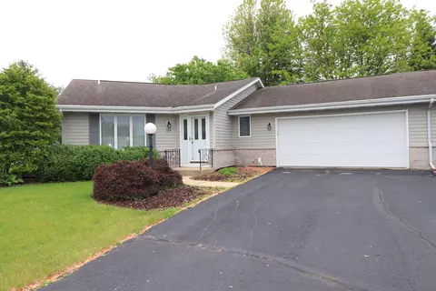 705 Nantucket Dr, Janesville, WI 53545