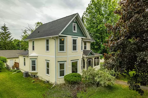 404 N Main St, Oregon, WI 53575