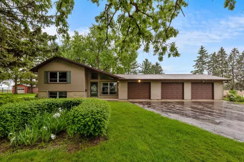 760 E Center St, Juneau, WI 53039