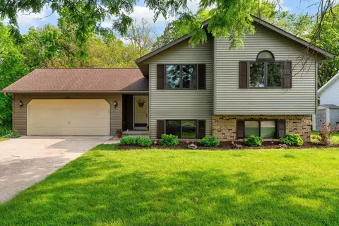 625 Robin Dr, Sun Prairie, WI 53590